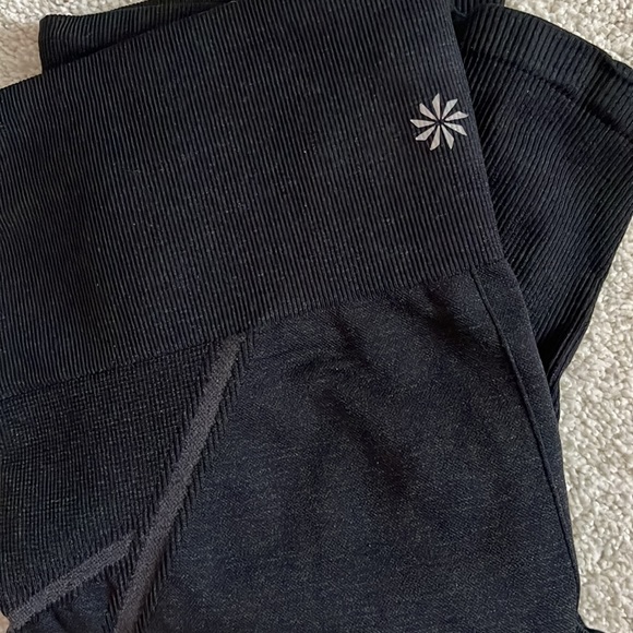 ATHLETA Embodiment Tight - M - Picture 2 of 9